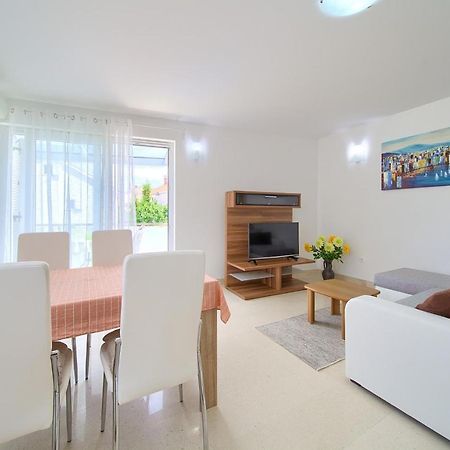 Apartment Anja Krk Town Eksteriør billede